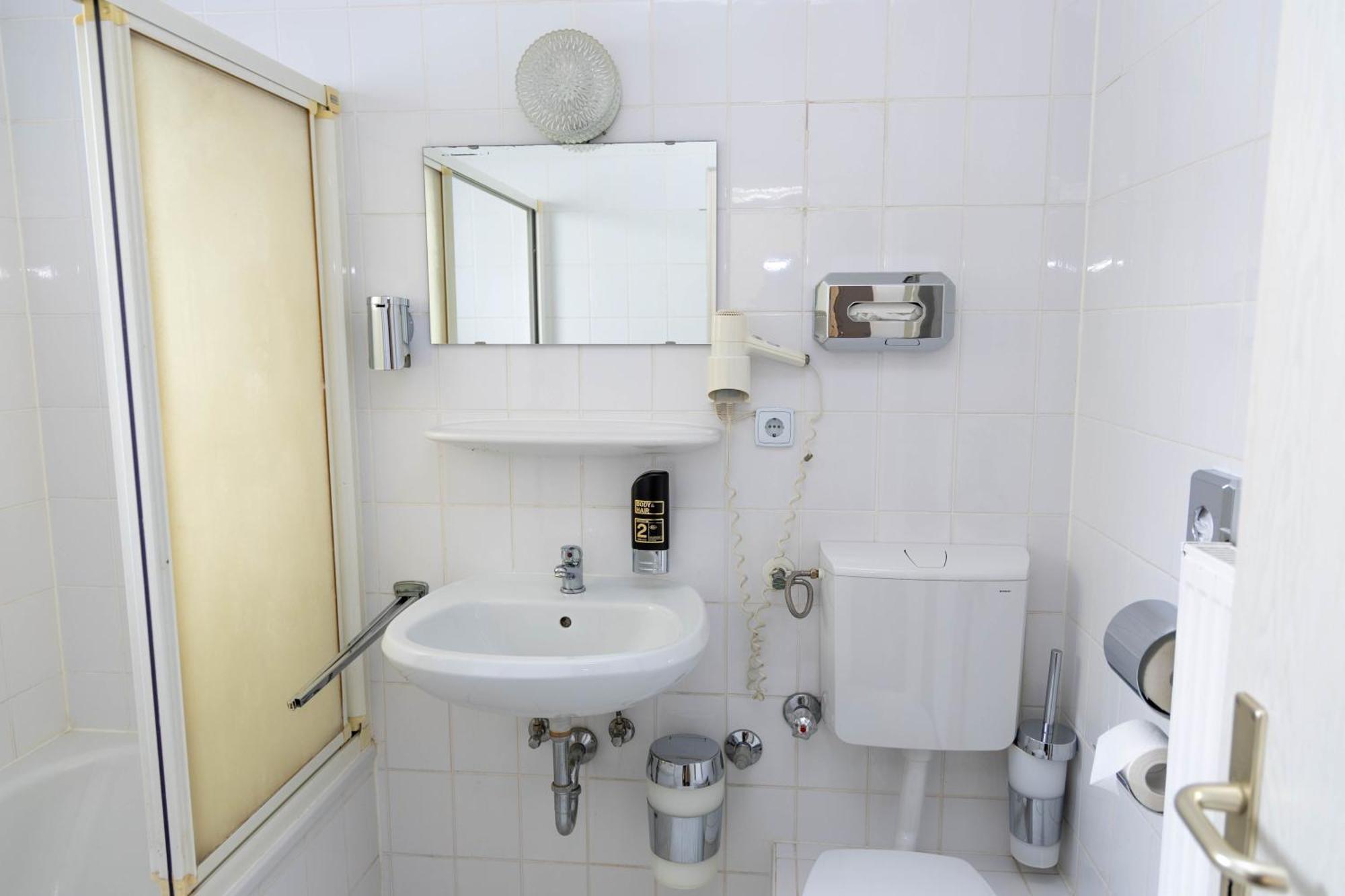 Hotel Rossija Francfort-sur-le-Main Extérieur photo
