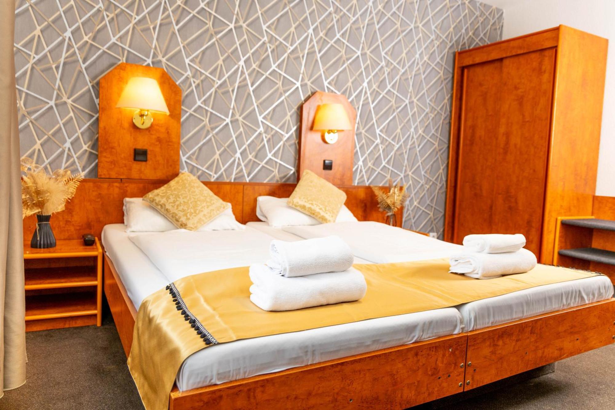 Hotel Rossija Francfort-sur-le-Main Extérieur photo