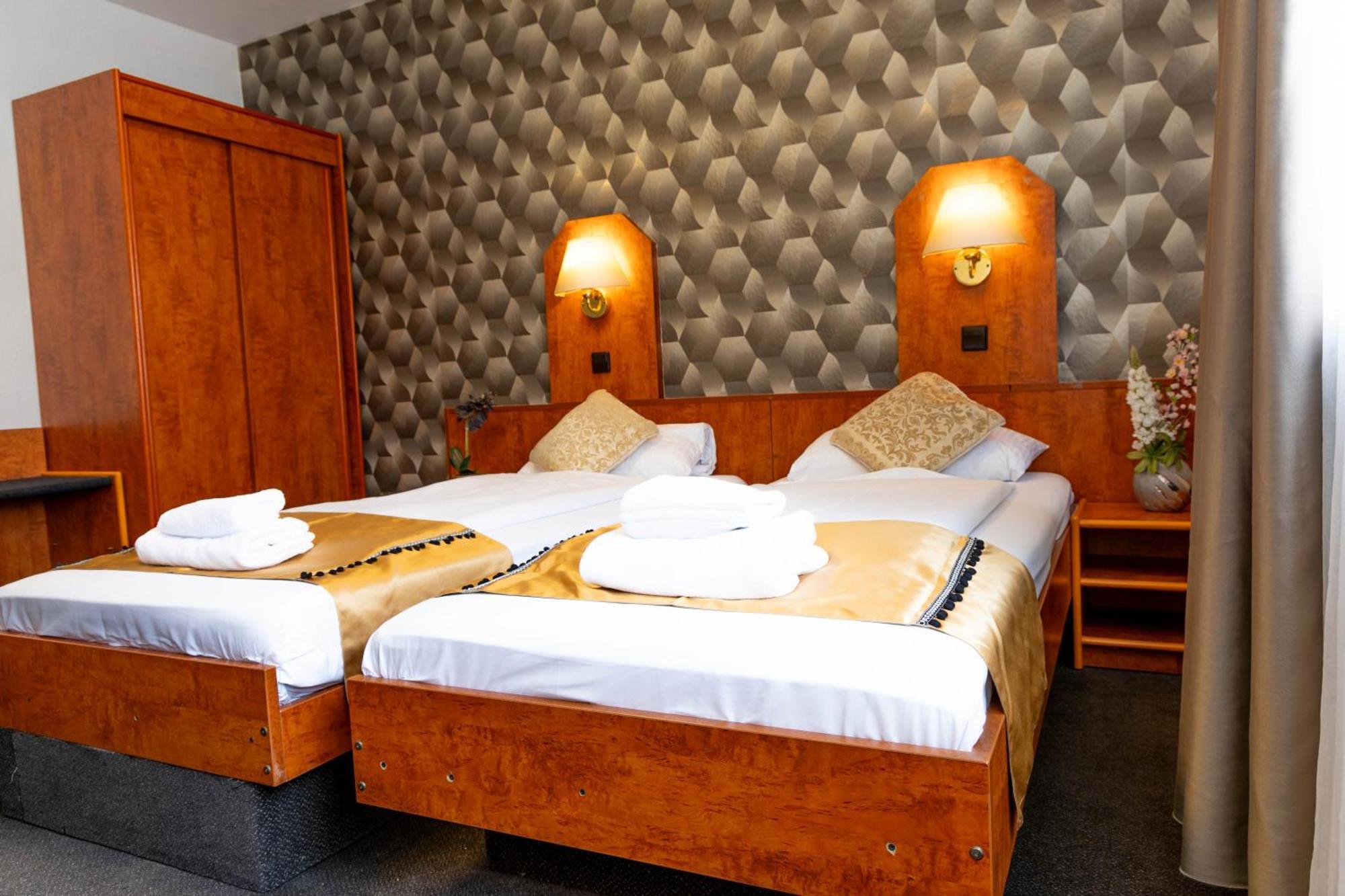 Hotel Rossija Francfort-sur-le-Main Extérieur photo
