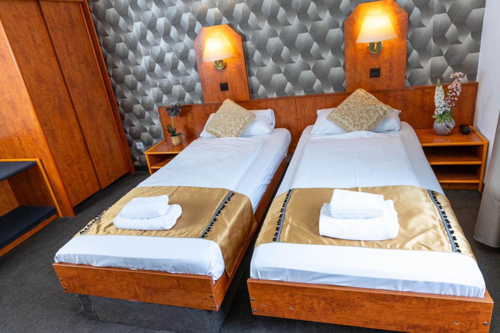 Hotel Rossija Francfort-sur-le-Main Extérieur photo