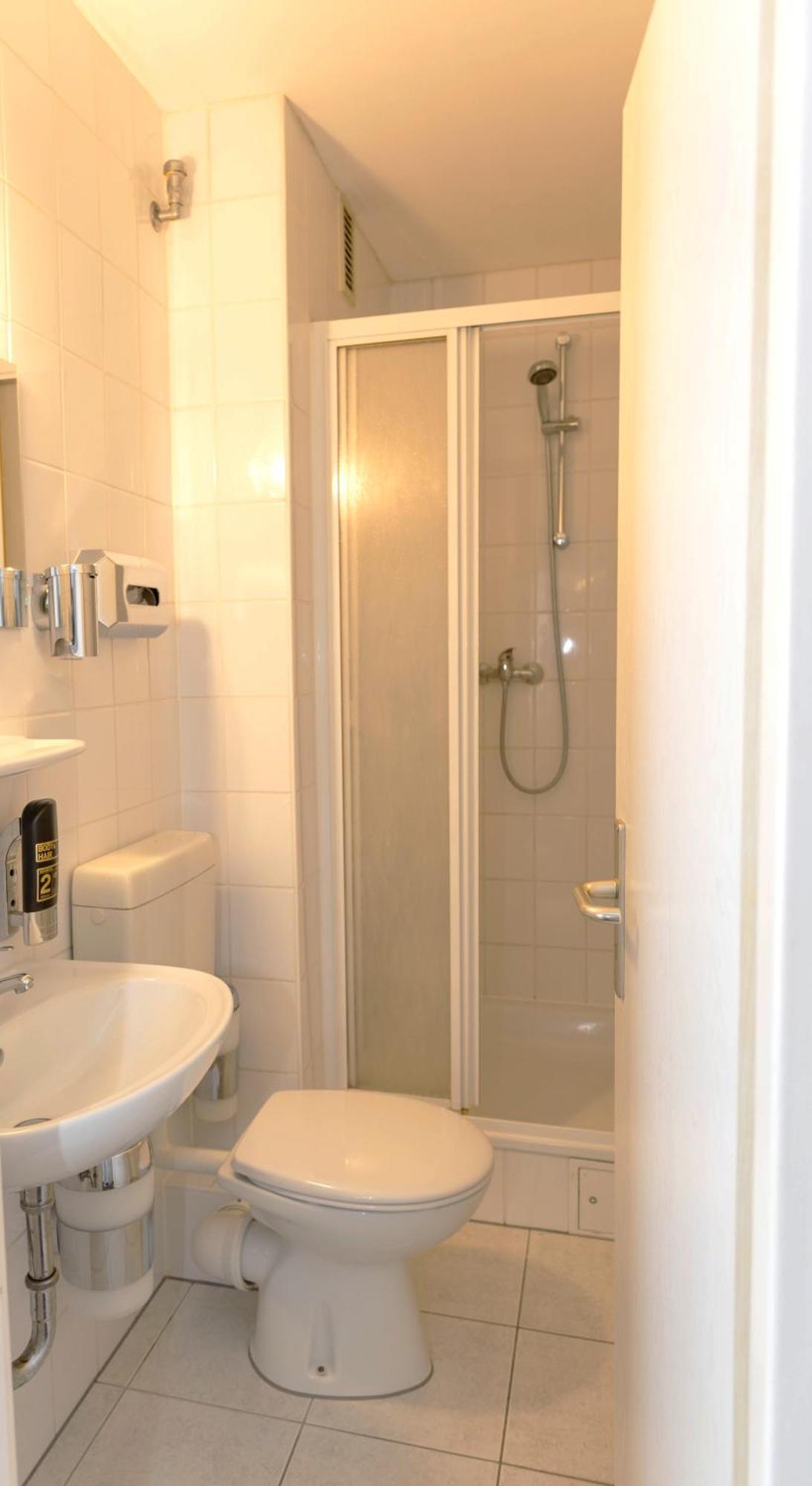 Hotel Rossija Francfort-sur-le-Main Extérieur photo