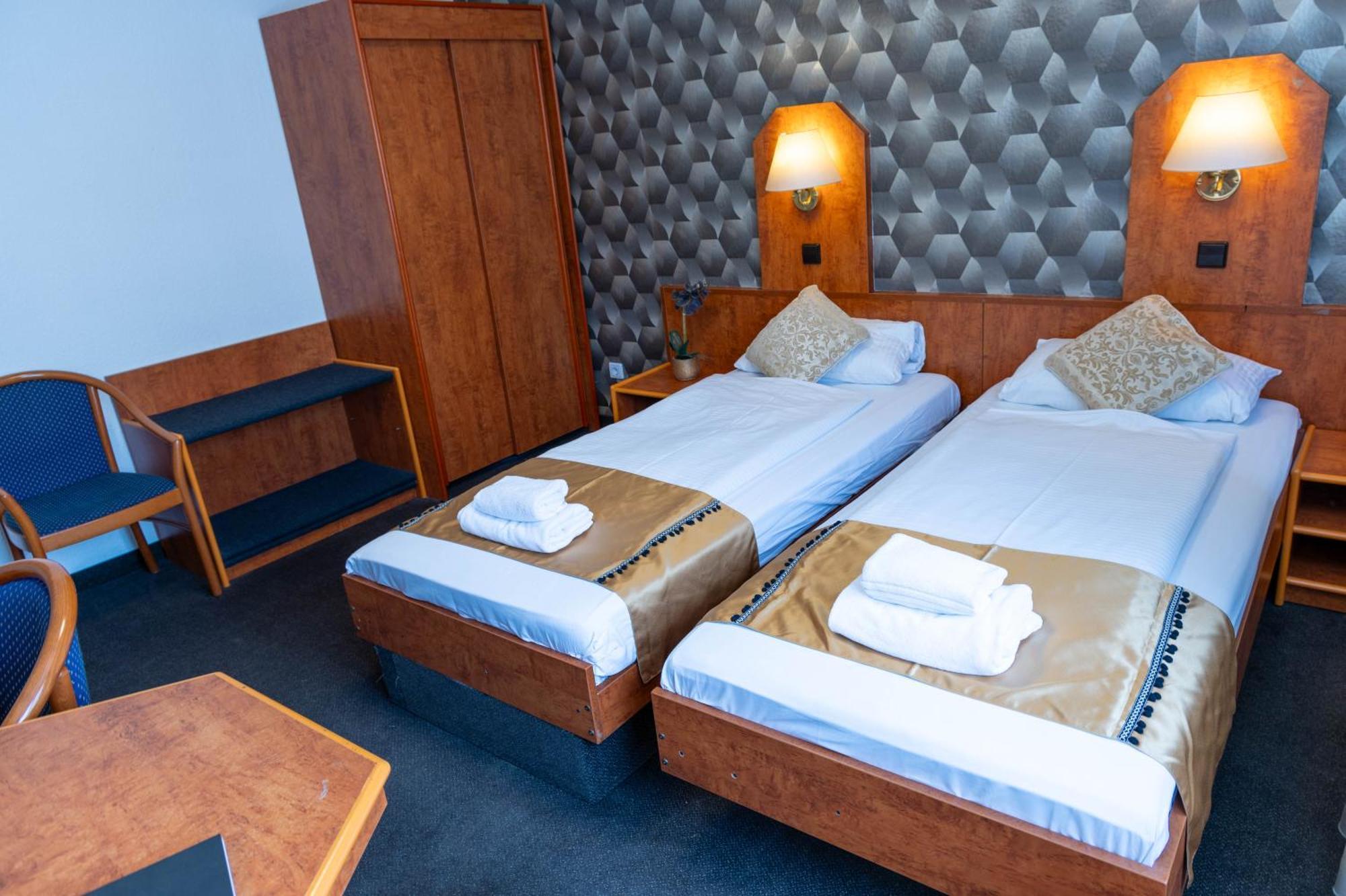 Hotel Rossija Francfort-sur-le-Main Extérieur photo