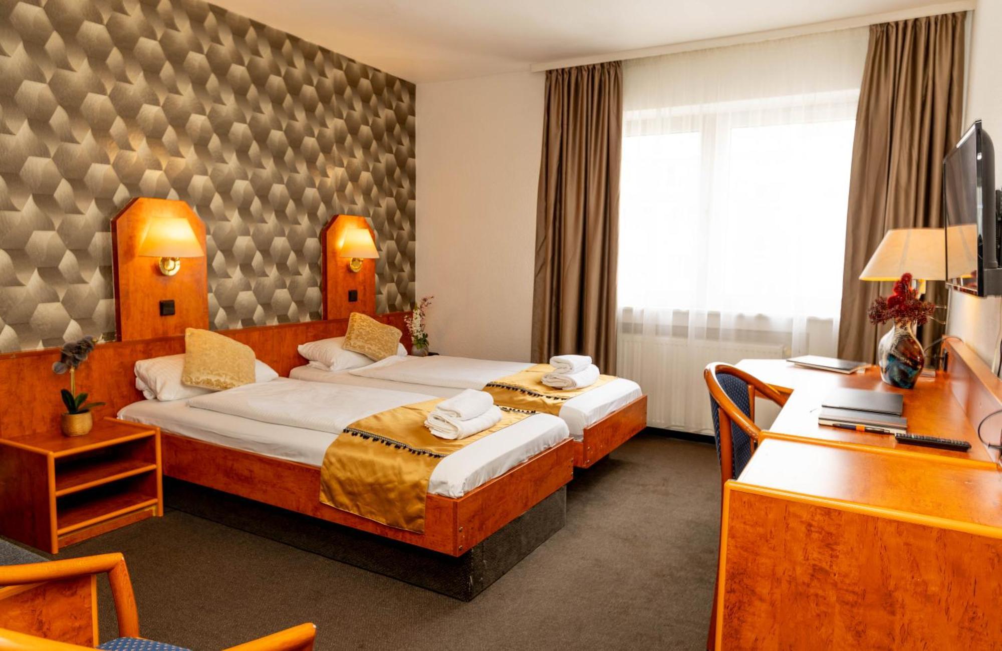 Hotel Rossija Francfort-sur-le-Main Extérieur photo