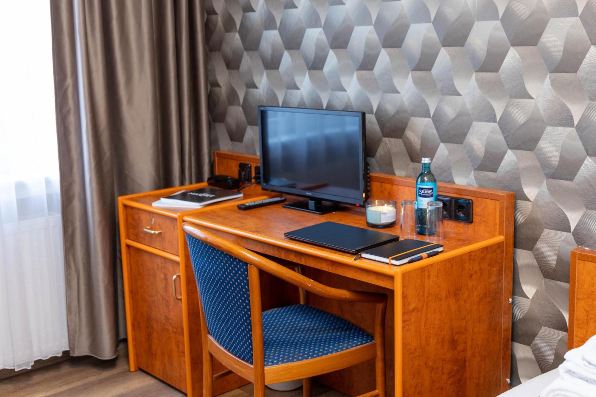 Hotel Rossija Francfort-sur-le-Main Extérieur photo