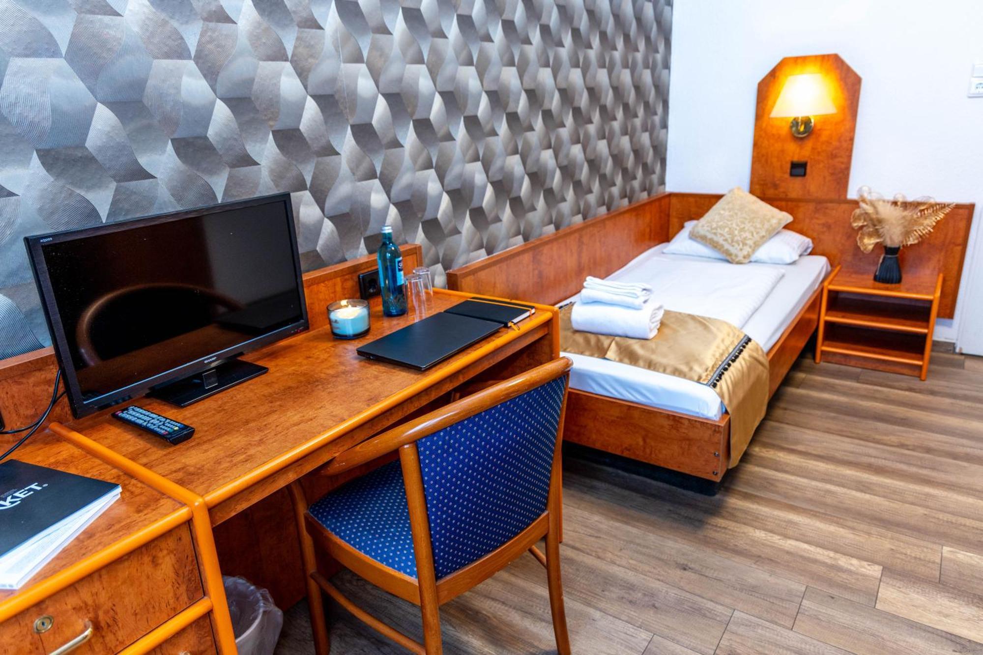 Hotel Rossija Francfort-sur-le-Main Extérieur photo