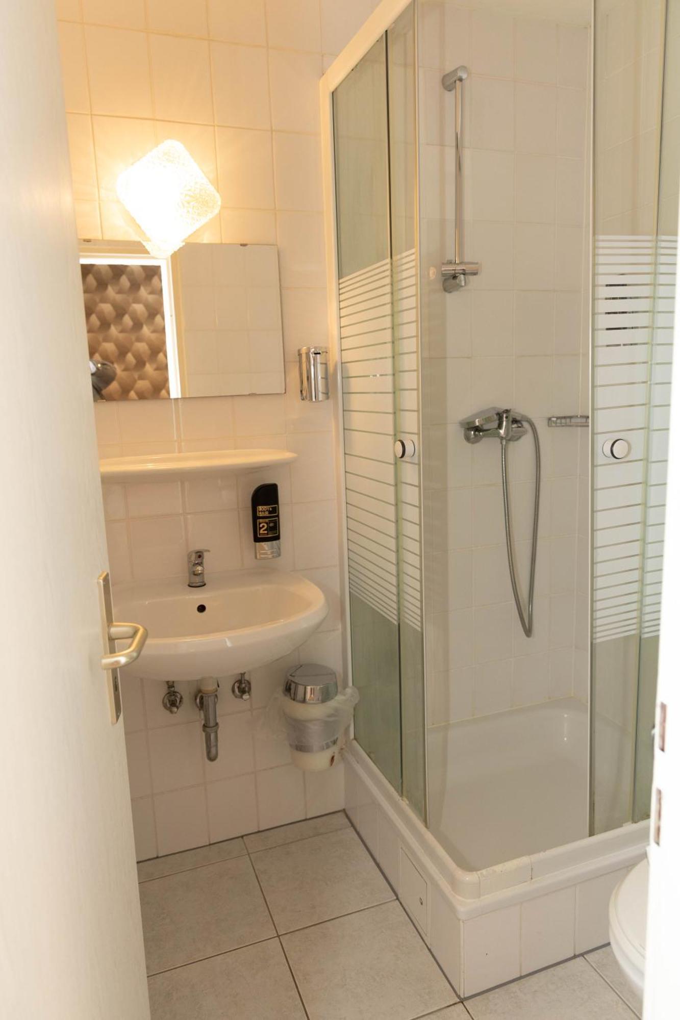 Hotel Rossija Francfort-sur-le-Main Extérieur photo