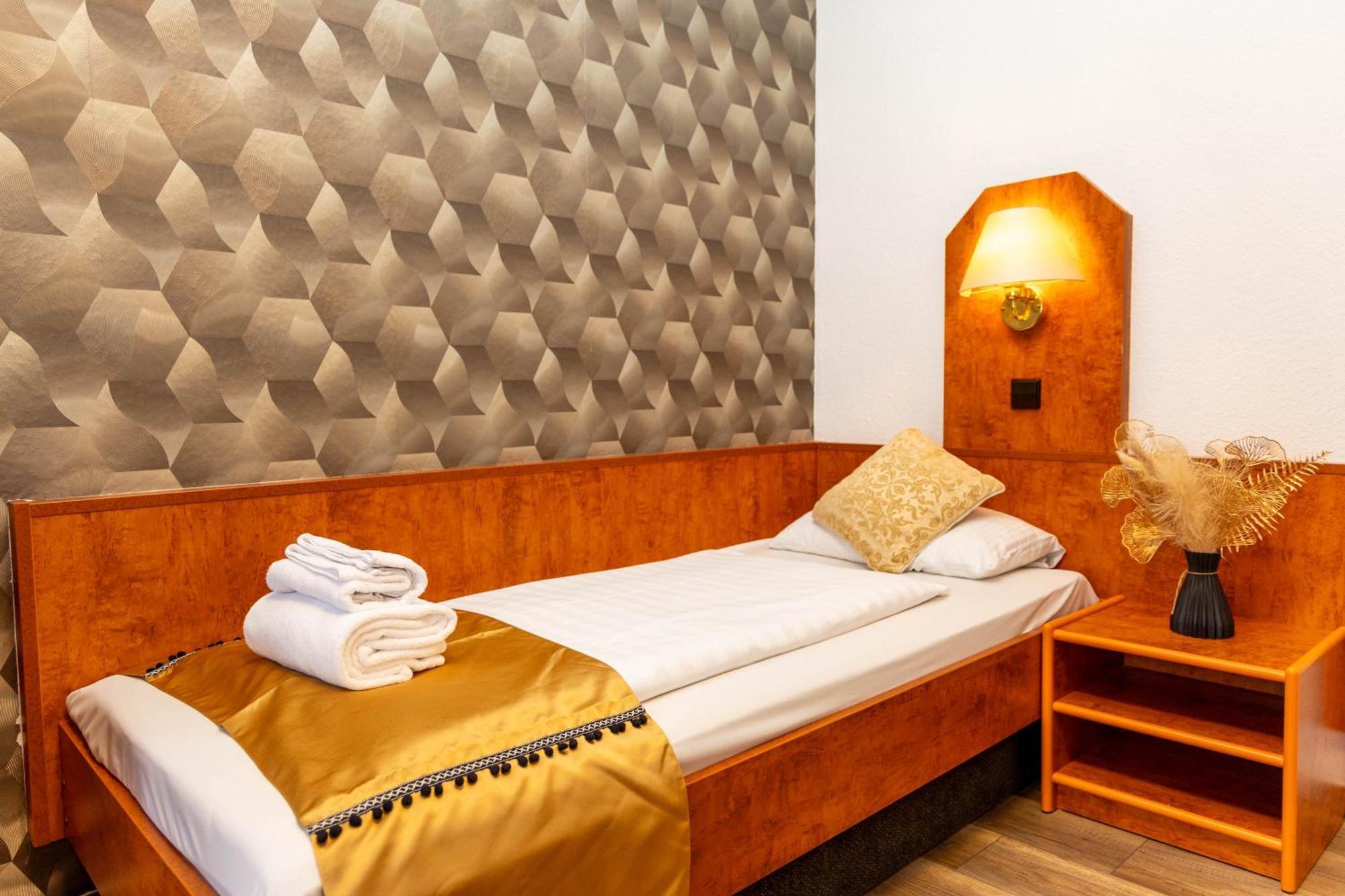 Hotel Rossija Francfort-sur-le-Main Extérieur photo