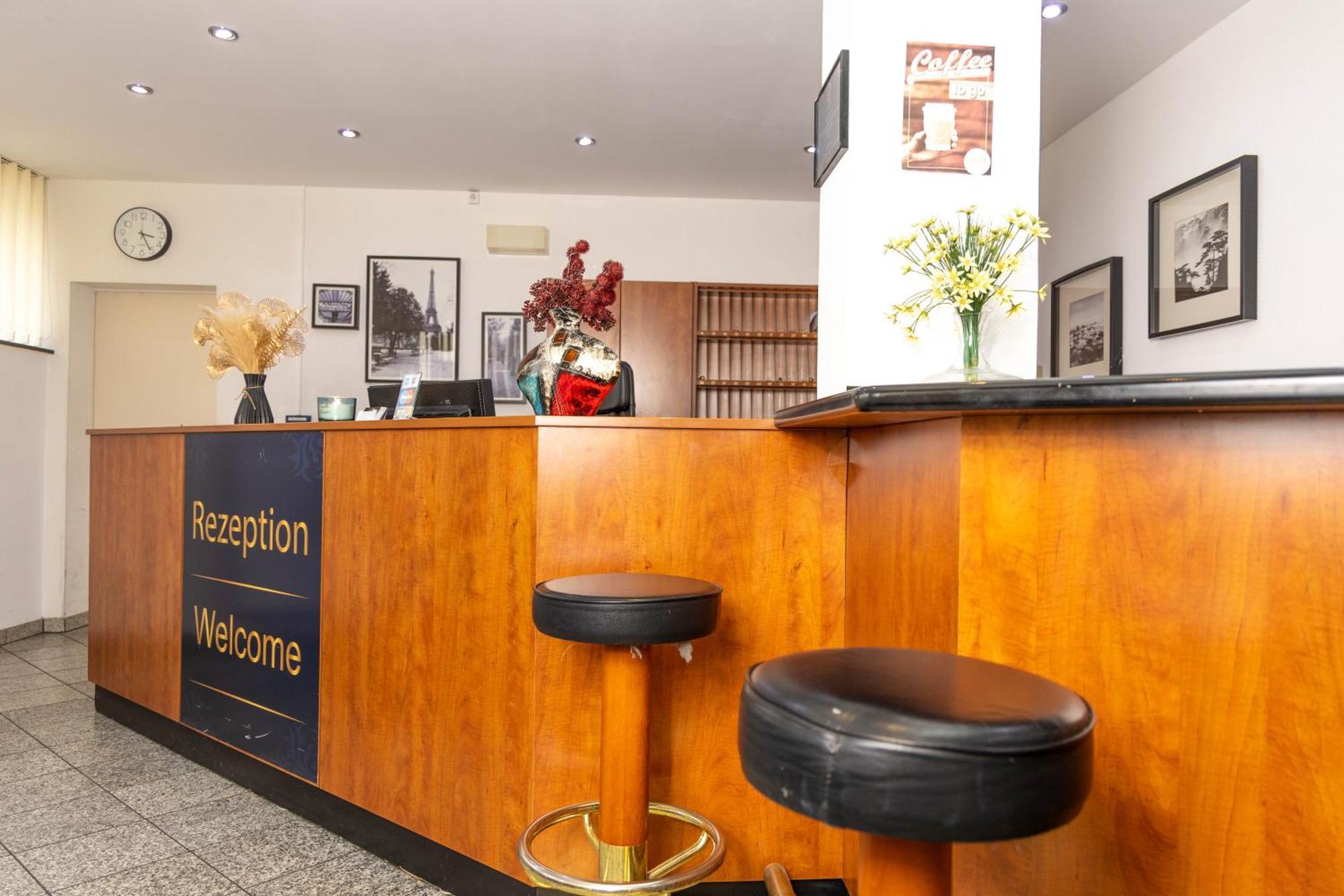 Hotel Rossija Francfort-sur-le-Main Extérieur photo